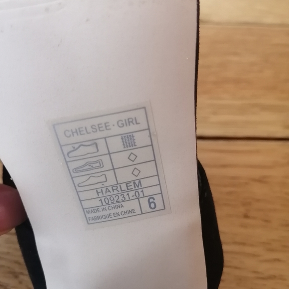 Chelsee girl strapy suede black heels - Picture 5 of 6